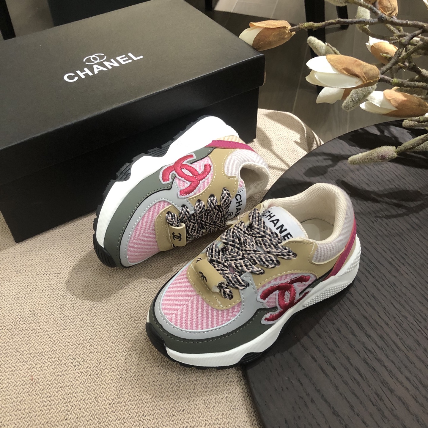 Children's shoes child